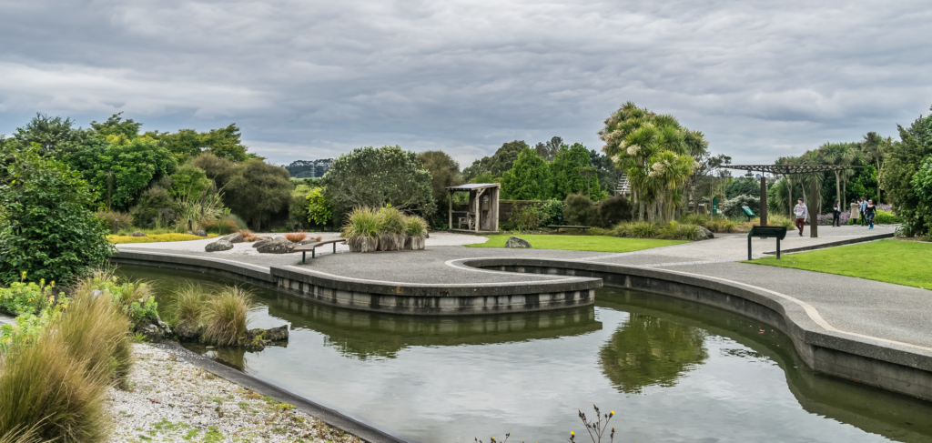 An image of tourists visiting the Auckland Botanic Gardens.