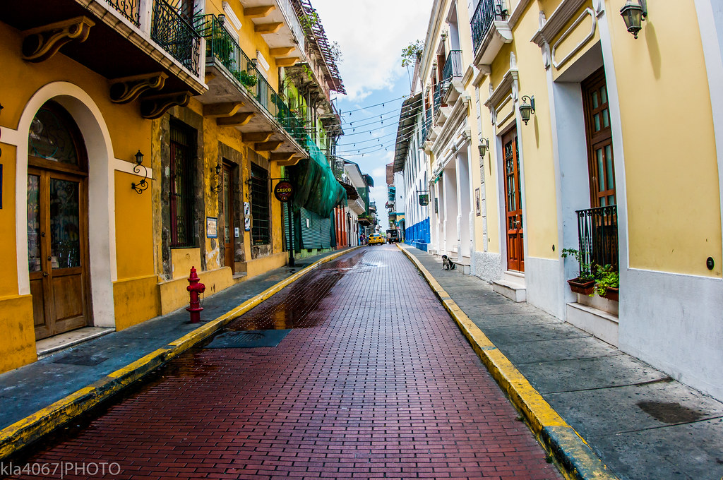 An image of a street in the Casco Viejo district. 